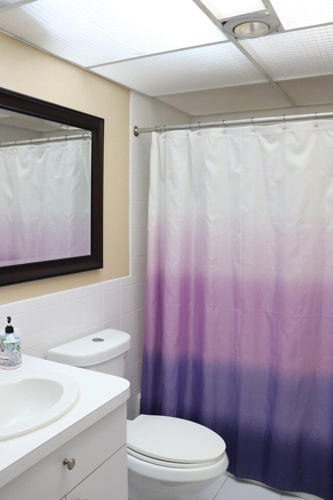 Building Photo - 1 Valencia A