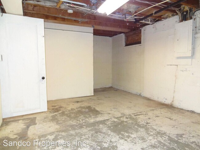 Building Photo - 4 br, 1 bath House - 3217 S Durango