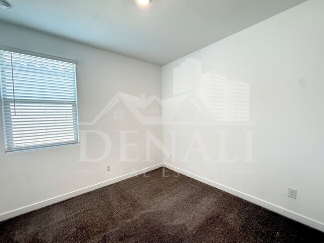 Building Photo - 12523 W Calle de Sol