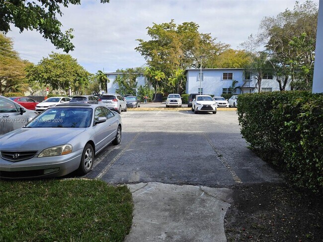 Building Photo - 5660 SW 78th St