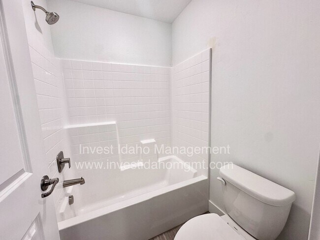 Building Photo - Luxury Townhome available now!