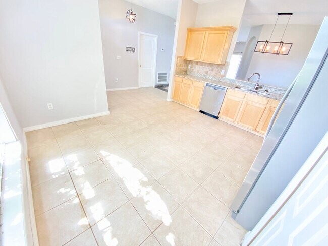 Building Photo - Stunning Lake View Home in Waterside Estate!