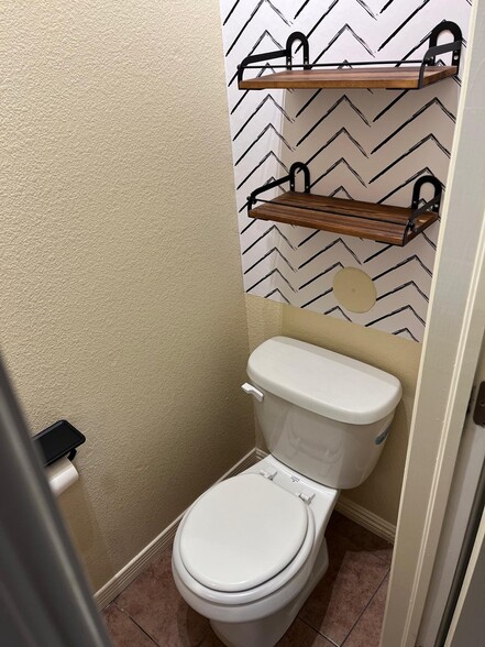 Building Photo - 3150 N Yarbrough Dr