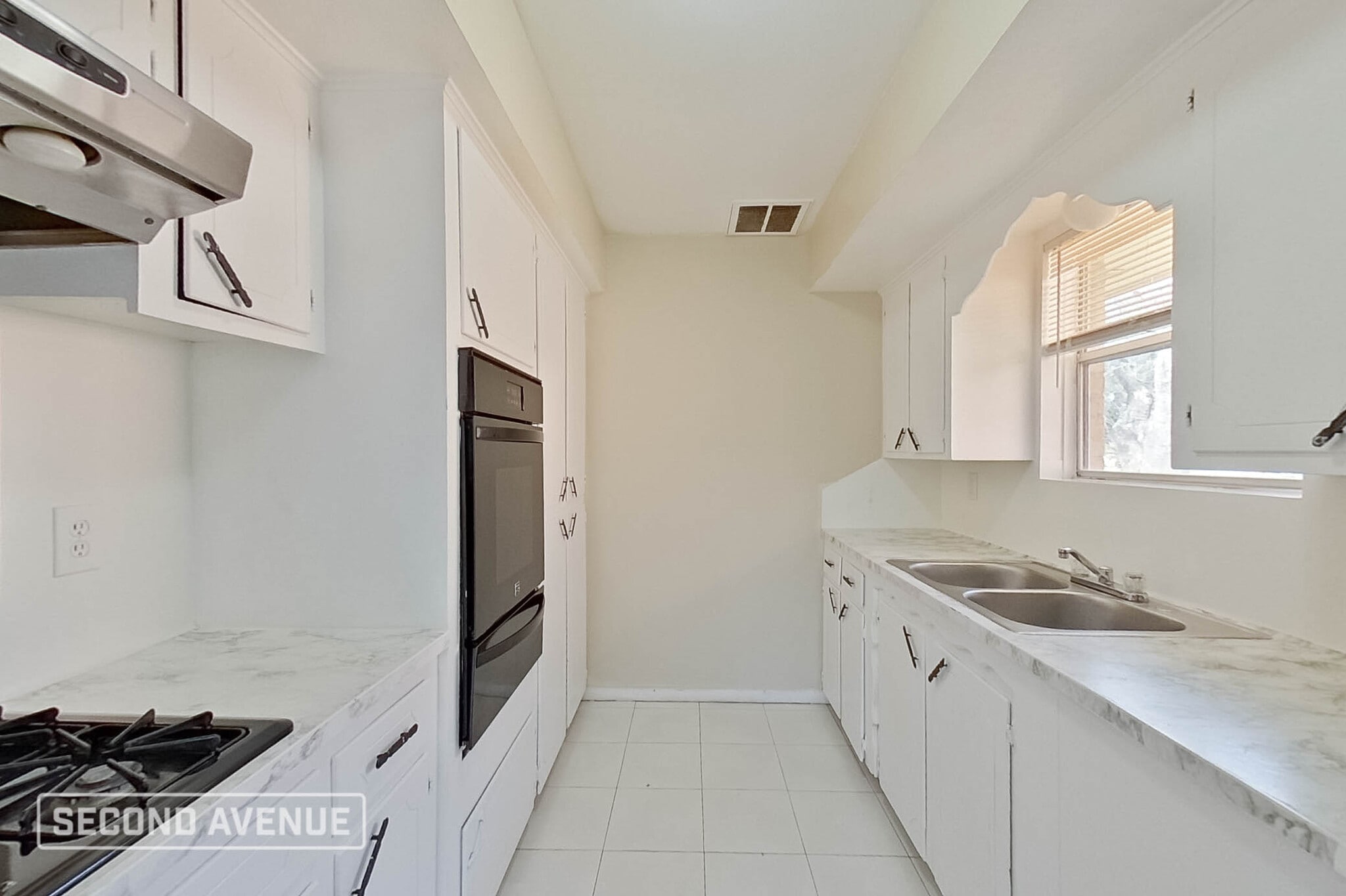 Building Photo - 9702 Hillis St