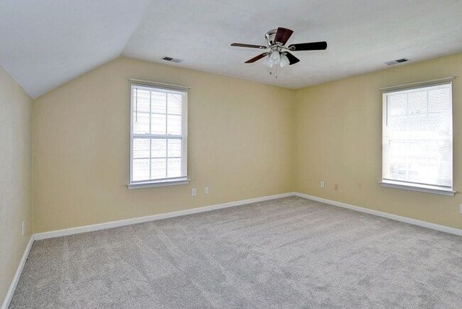 Building Photo - Spacious & Updated Hampton Home