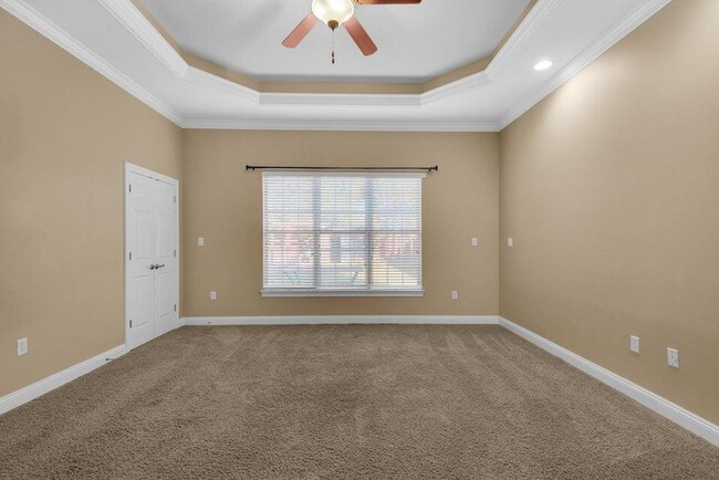 Building Photo - 325 Greenwood Way