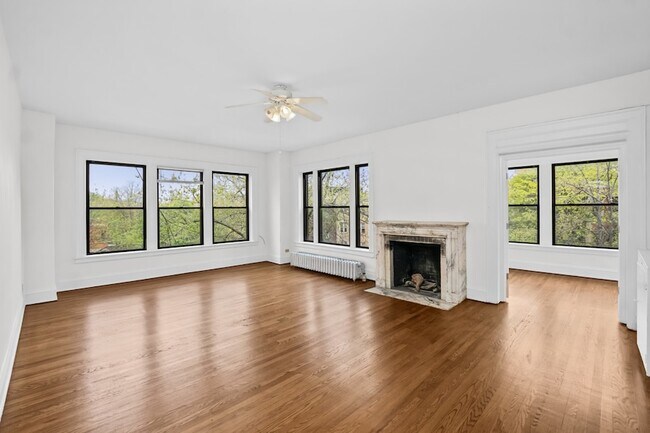 Building Photo - 1347 E Hyde Park Blvd