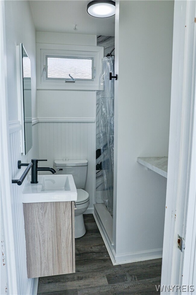 Building Photo - 21 Center St