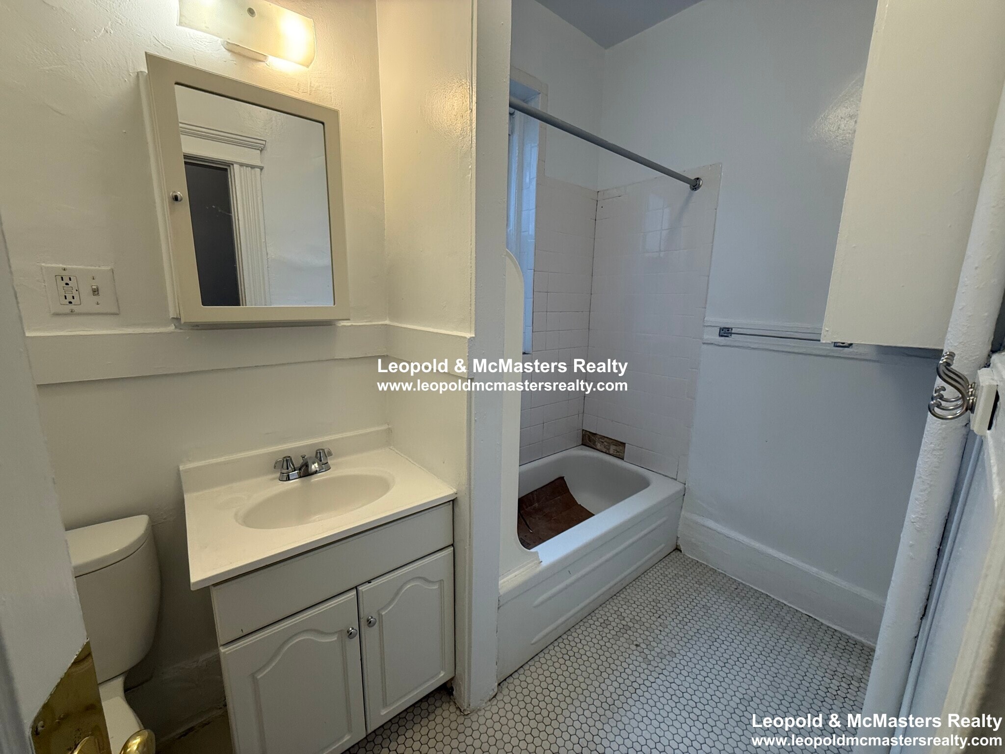 Building Photo - 116 Warren St