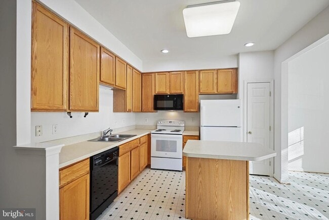 Building Photo - 10104 Sir Reynard Ln