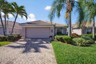 Building Photo - Rarely available Pool villa in Colonial Country Club!