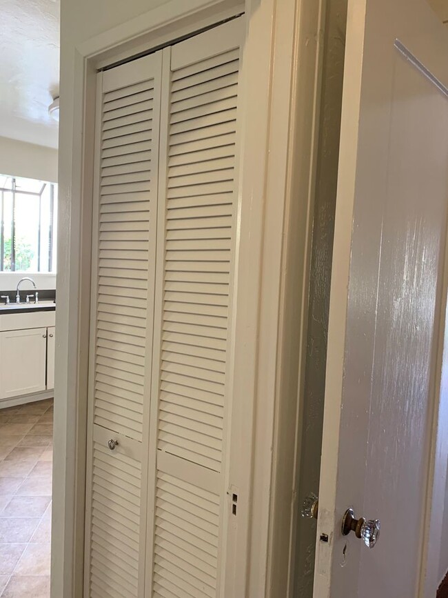 Building Photo - Charming Santa Paula Home