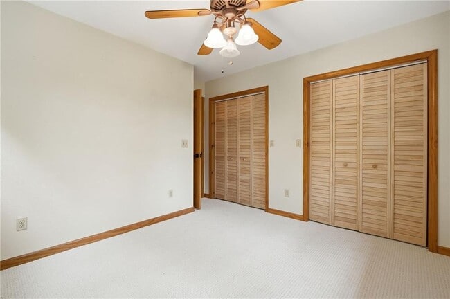 Building Photo - 946 Laurel Cir