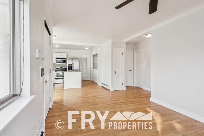 Building Photo - Spacious Sunnyside Home with Huge Yard