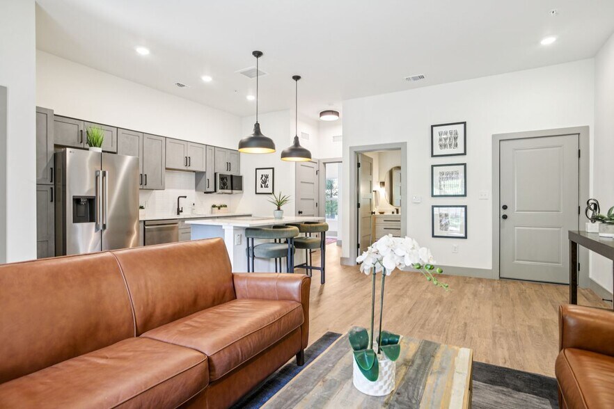 Building Photo - 2450 Wickersham Ln