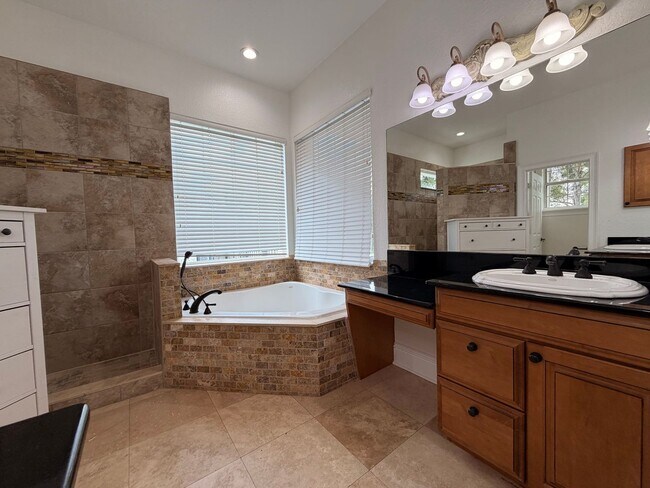 Building Photo - Luxury Windermere Home | 5 Bed 4.5 Bath La...