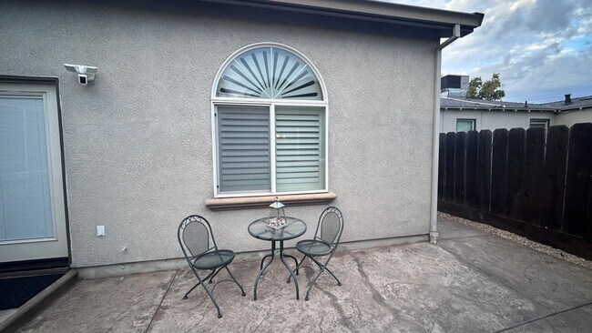 Building Photo - 1404 Teresa St