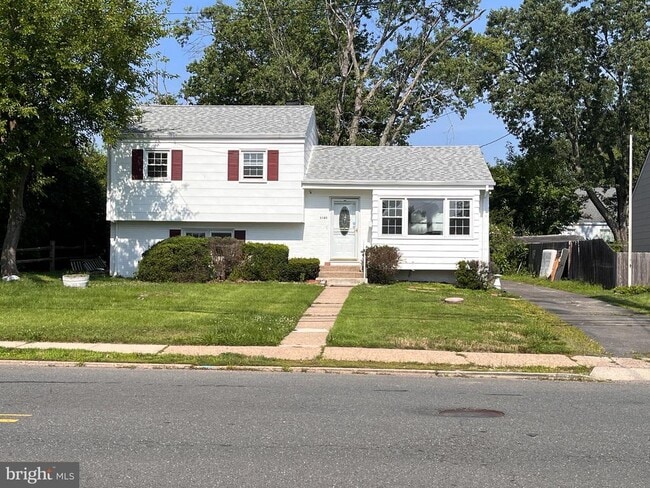 Building Photo - 1145 Lower Ferry Rd