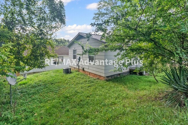 Building Photo - 2-Bedroom Home Walking Distance to Longwood University