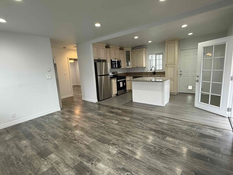 Building Photo - 2002 18th St