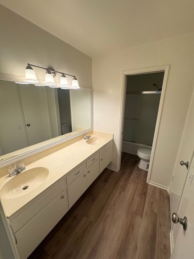 Building Photo - Spacious Ventura Keys Condo- Enjoy The Beach Life!