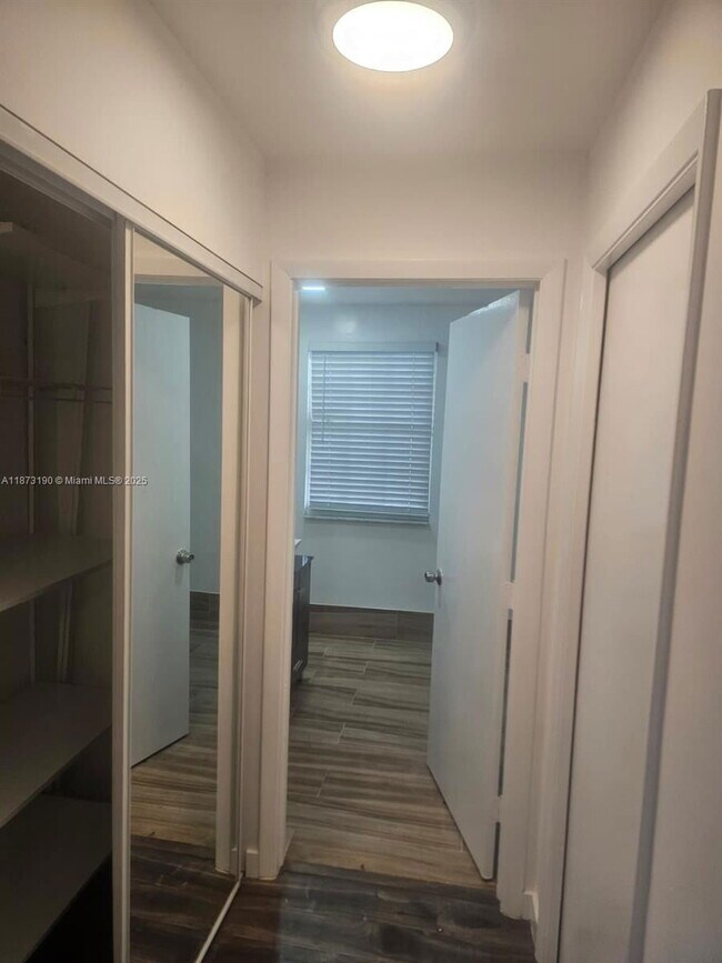 Building Photo - 11047 Longboat Dr