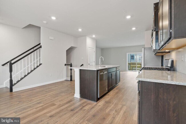 Building Photo - 8704 Tavern St