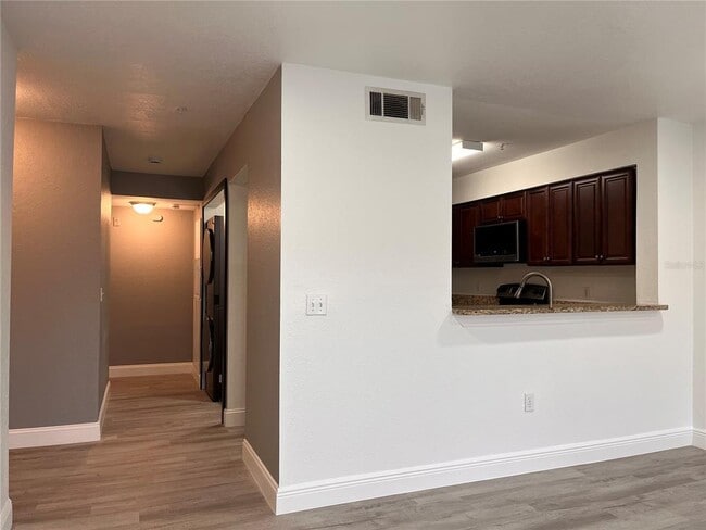 Building Photo - 13838 Fairway Island Dr