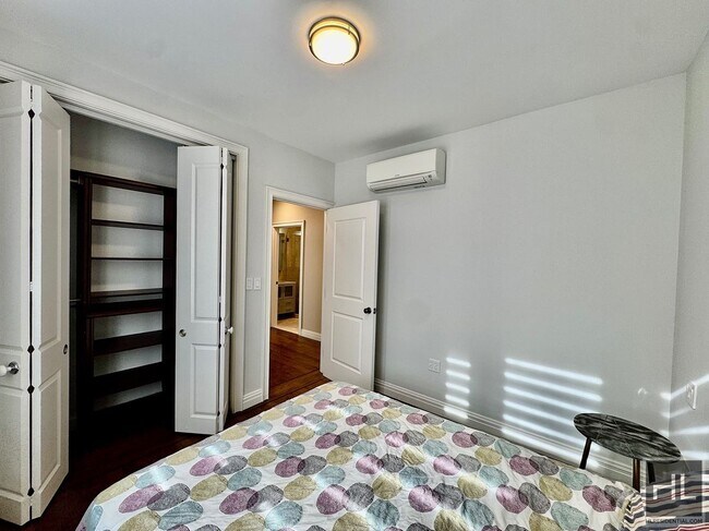 Building Photo - Gorgeous gut renovated 2 bed/2 bath spacious coop with parking included for rent.