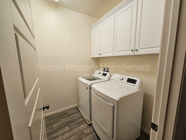 Building Photo - 2464- Blossom Ridge Ct