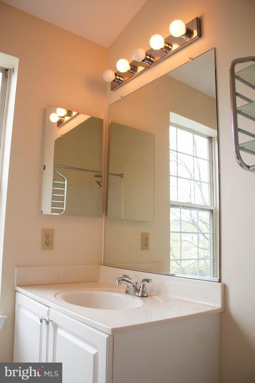 Building Photo - 2095 Pawlet Dr