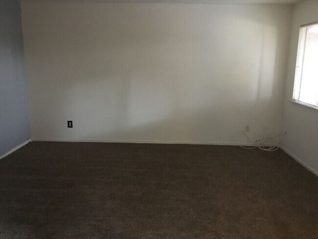 Building Photo - 563 W Alamos Ave