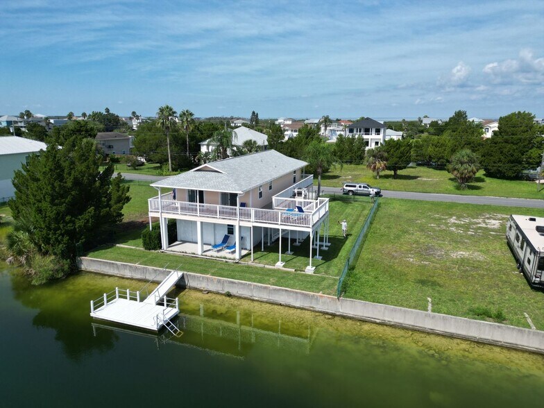 Building Photo - 3340 Oleander Dr