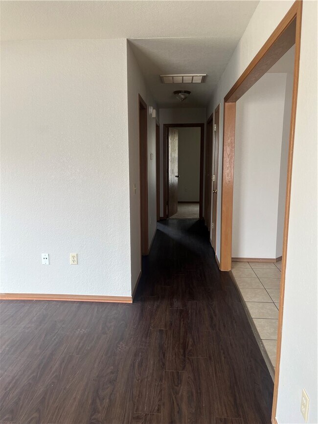 Building Photo - 423 S Water St