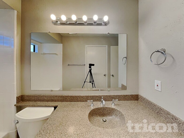 Building Photo - 2637 Bennington Ct