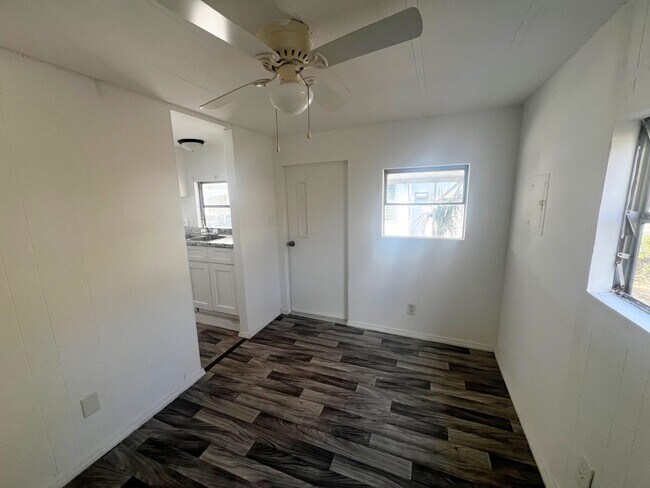 Building Photo - 616 Cortez Rd W