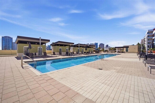 Building Photo - 1208 E Kennedy Blvd