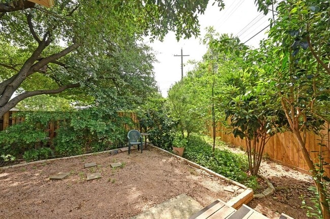 Building Photo - 1800 Jentsch Ct