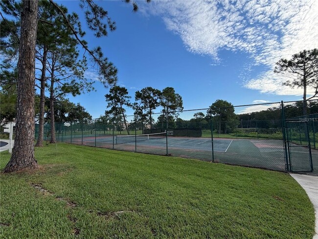 Building Photo - 14037 Fairway Island Dr