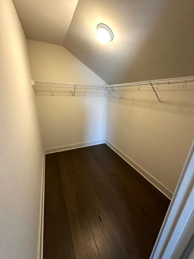 Building Photo - 609 E Duffy Ln