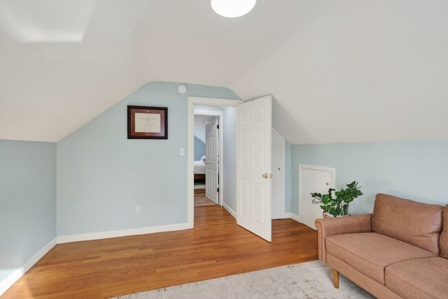 Building Photo - 3BR Cape Available 2/1