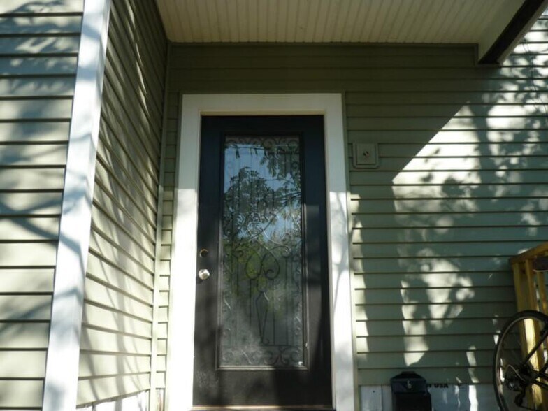 Building Photo - 27 Buttonwood St
