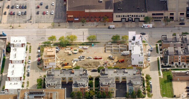 Building Photo - Avenue Townhomes