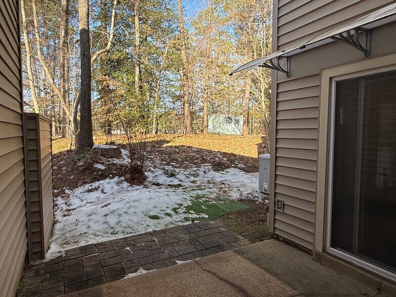 Building Photo - 82 Summer E