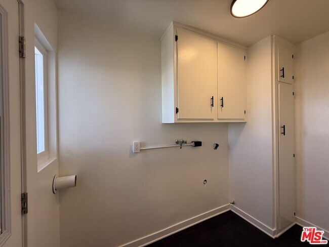 Building Photo - 25226 Loytan St
