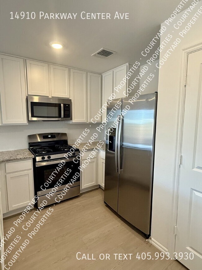 Building Photo - 14910 Parkway Center Ave