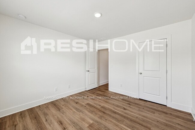 Building Photo - 1590 Barrow Xing Blvd