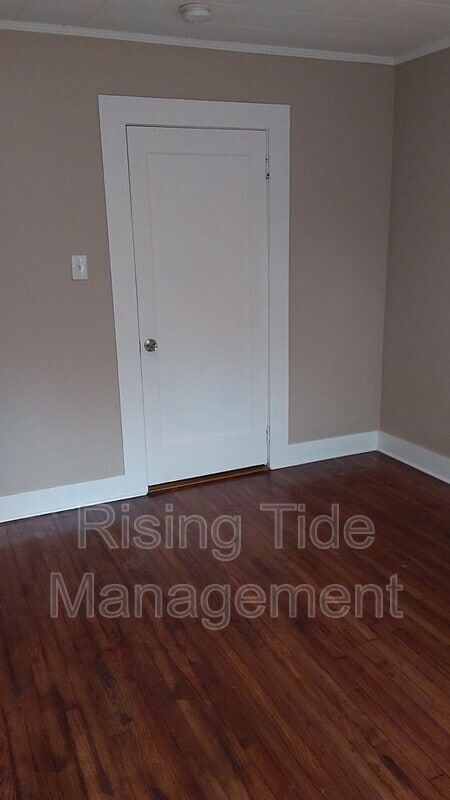 Building Photo - 123 Vines Ave