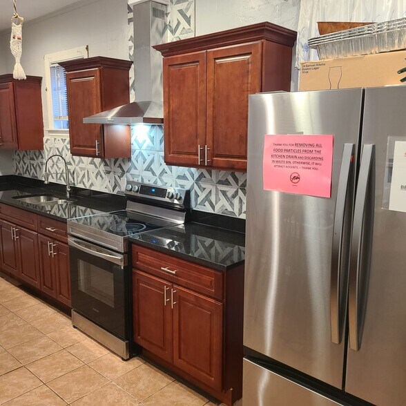 Building Photo - 35 Algonquin St