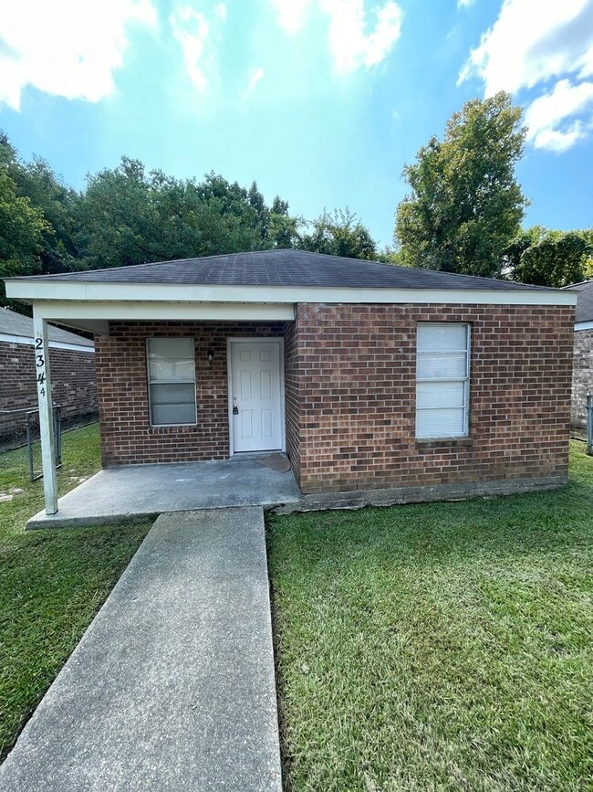Primary Photo - 2344 Elm Park Dr